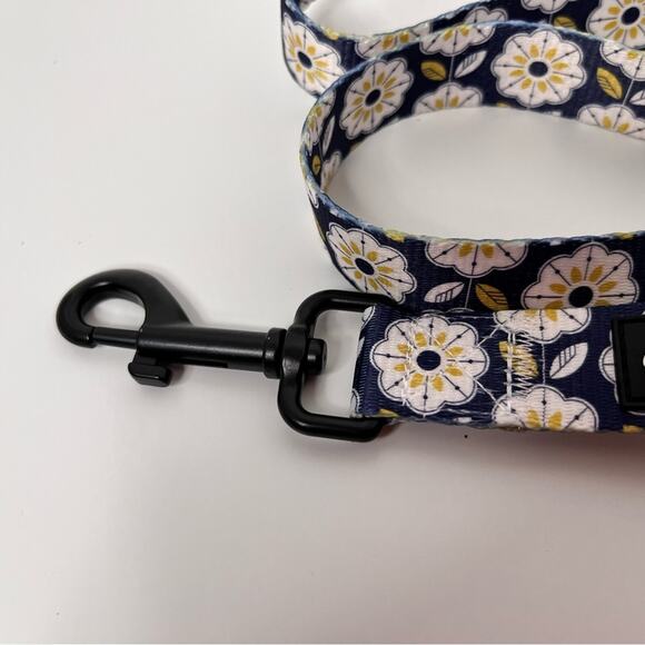 Dog Leash Daisy Print Blue Yellow White SZ MED Barkpaws NWOT Neoprene 4.75 ft - Picture 4 of 5